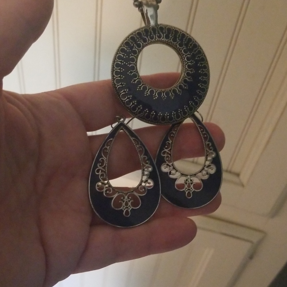 Premiere jewelry necklace and earrings true blue
